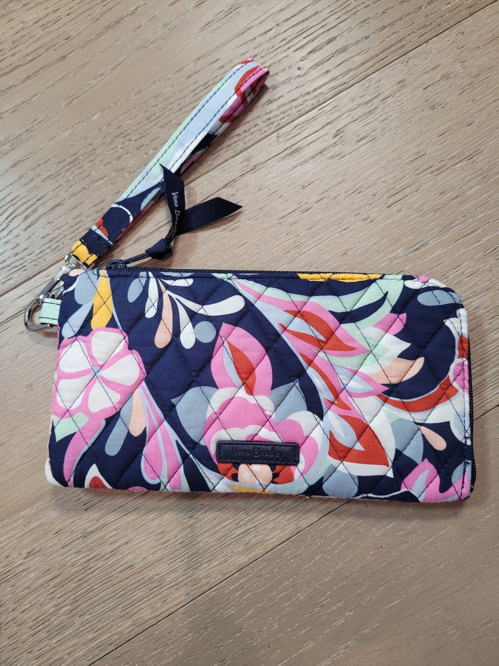 EUC Vera Bradley Phone Wristlet Women's Navy Floral Quilted Wristlet Wallet